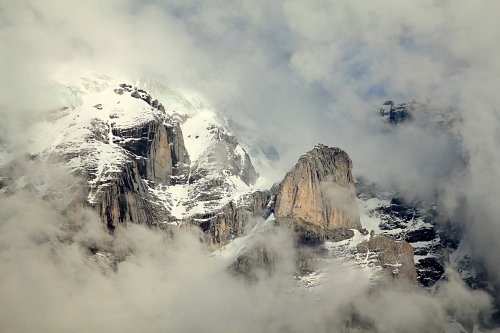 Envuelto entre nubes 