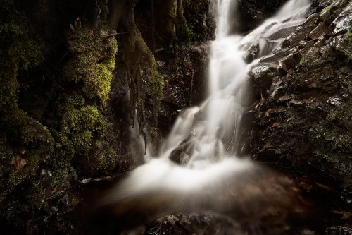 La cascada escondida