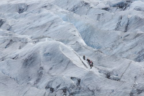 Caminando por un rio helado.