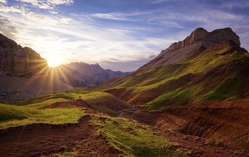 El valle verde y rojo.