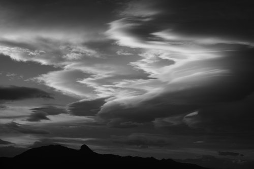 Hego haizeen agindutara (A las órdenes del viento sur)