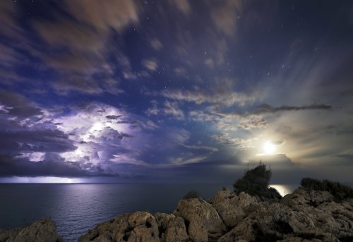 La tormenta y la luna