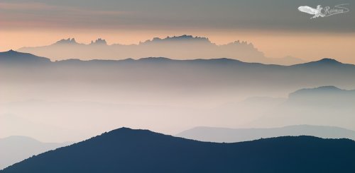 Montserrat desde la niebla